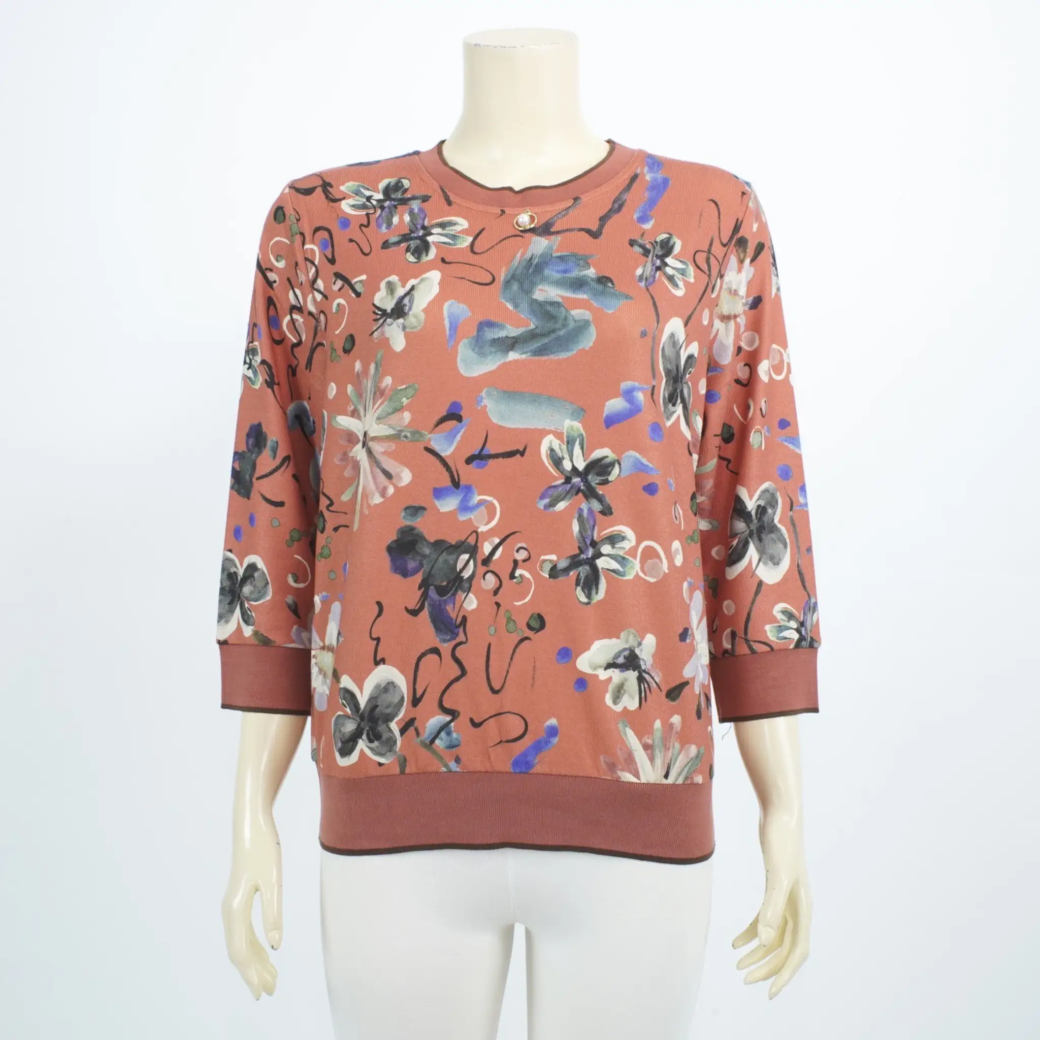 เสื้อคอกลม แขน 4 ส่วน ผ้ายืดลายดอกไม้ - Image 4