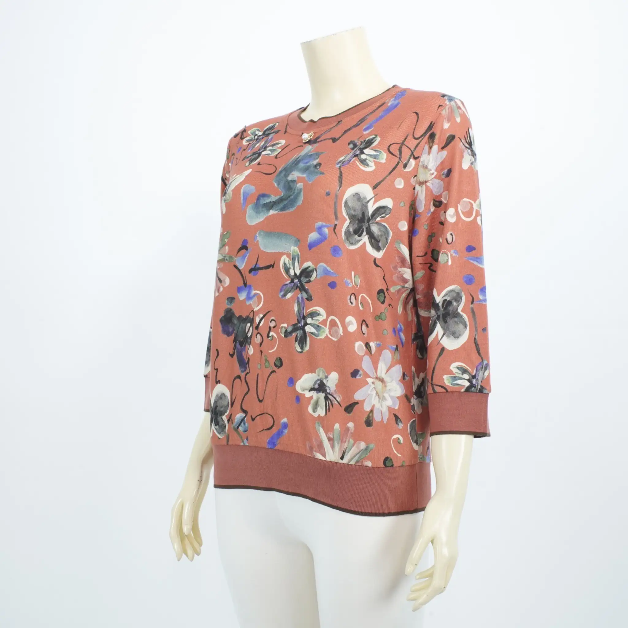 เสื้อคอกลม แขน 4 ส่วน ผ้ายืดลายดอกไม้ - Image 5
