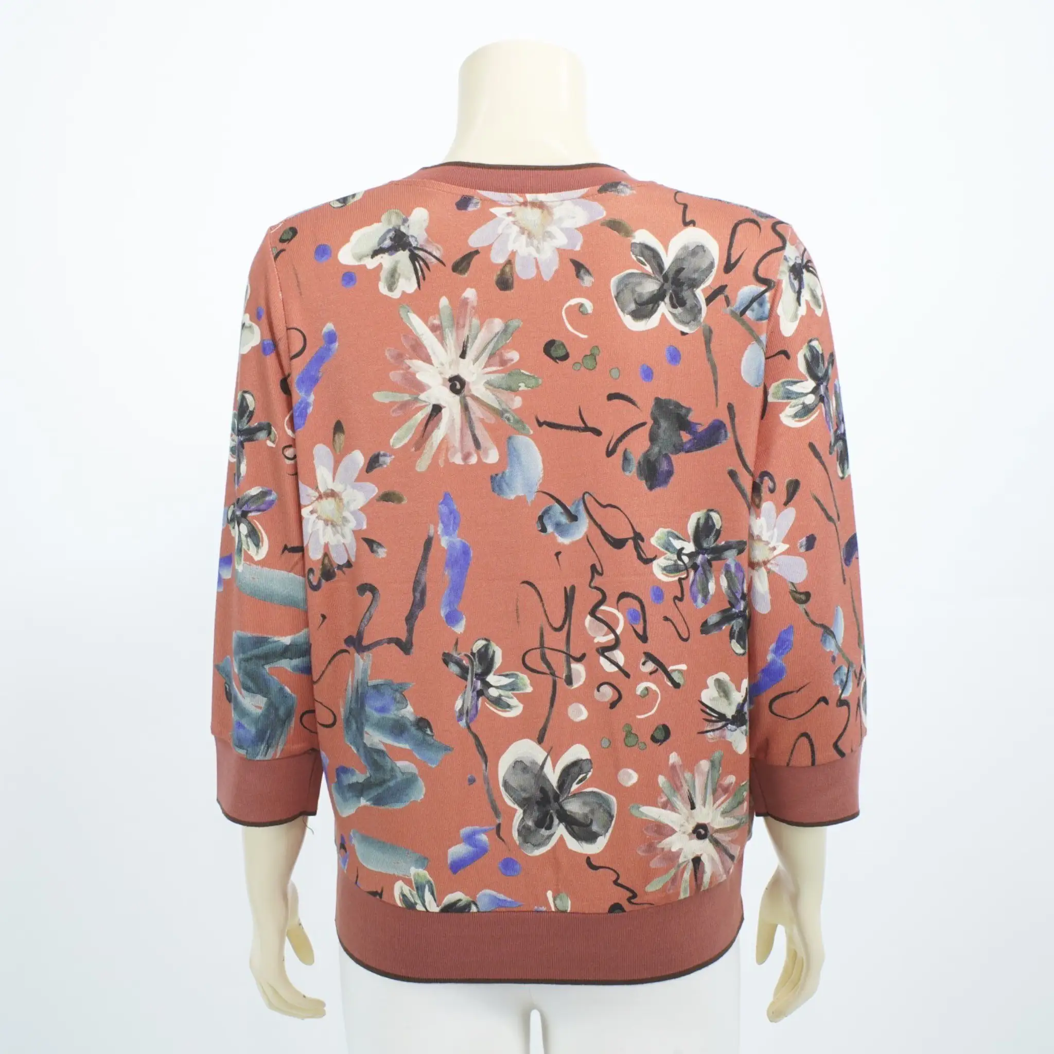 เสื้อคอกลม แขน 4 ส่วน ผ้ายืดลายดอกไม้ - Image 6
