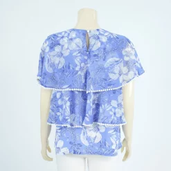 เสื้อคอปาด แขนกุดแต่งผ้าระบายคลุมไหล่ ผ้าลายดอกไม้ - Image 3