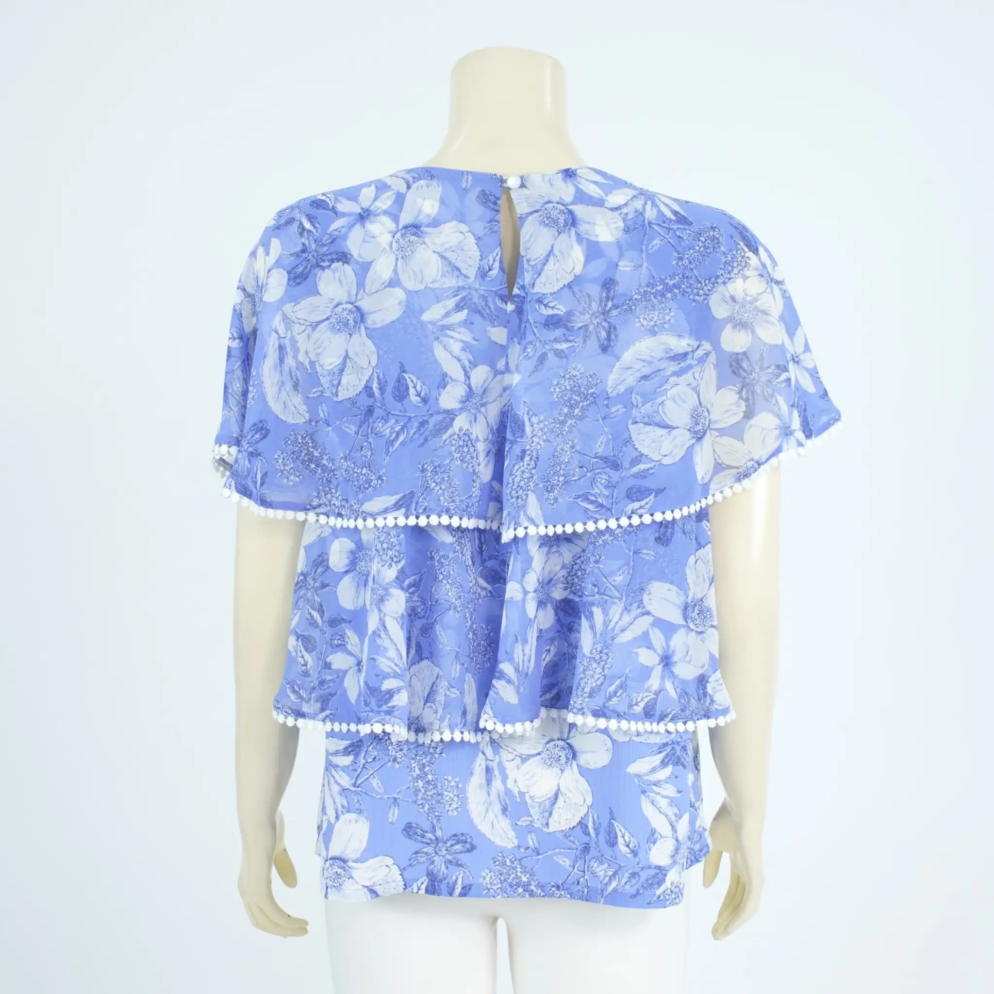 เสื้อคอปาด แขนกุดแต่งผ้าระบายคลุมไหล่ ผ้าลายดอกไม้ - Image 3