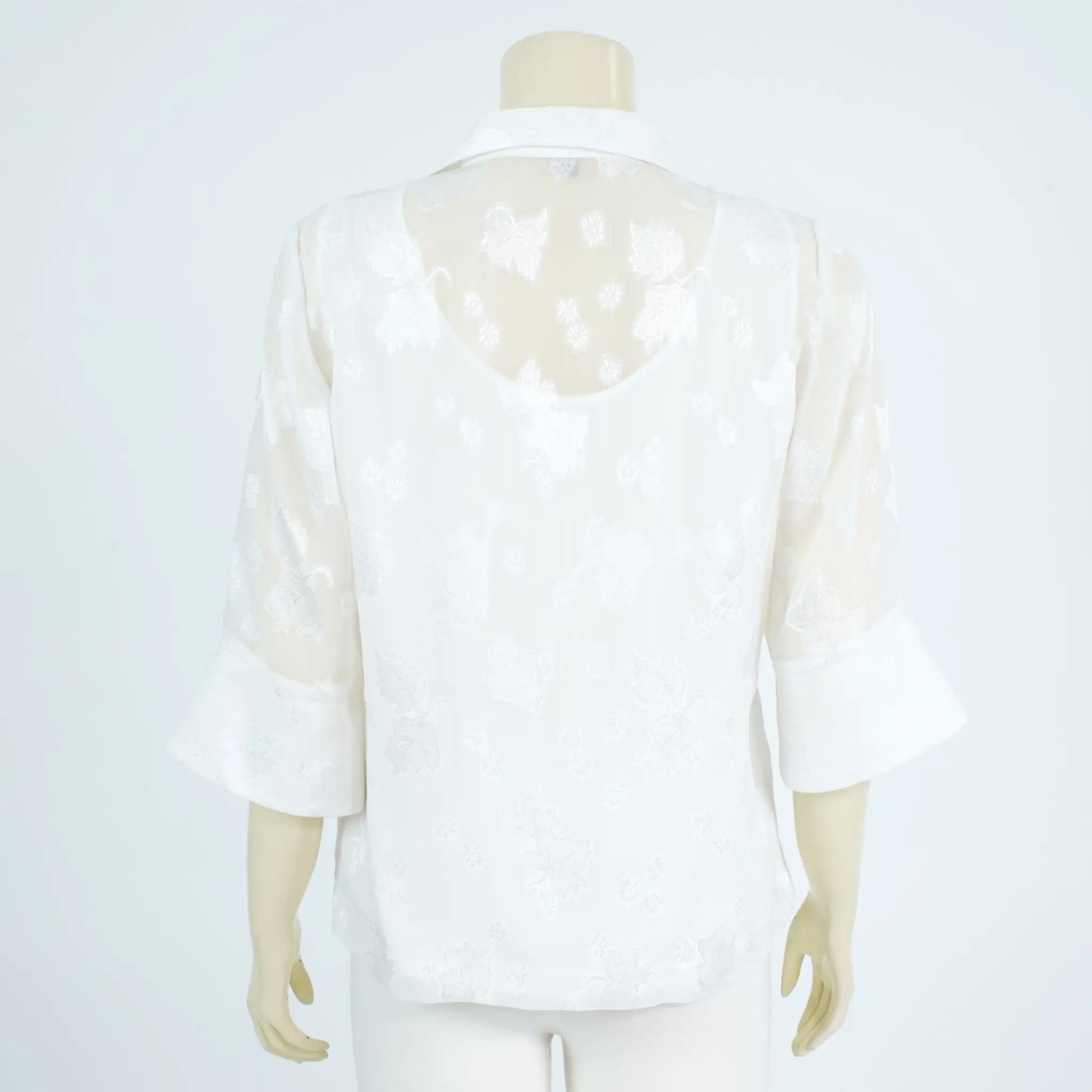 เสื้อเชิ้ต แขน 4 ส่วน ผ้าเบิร์นเอ้าท์ลายดอกไม้และใบไม้ - Image 3