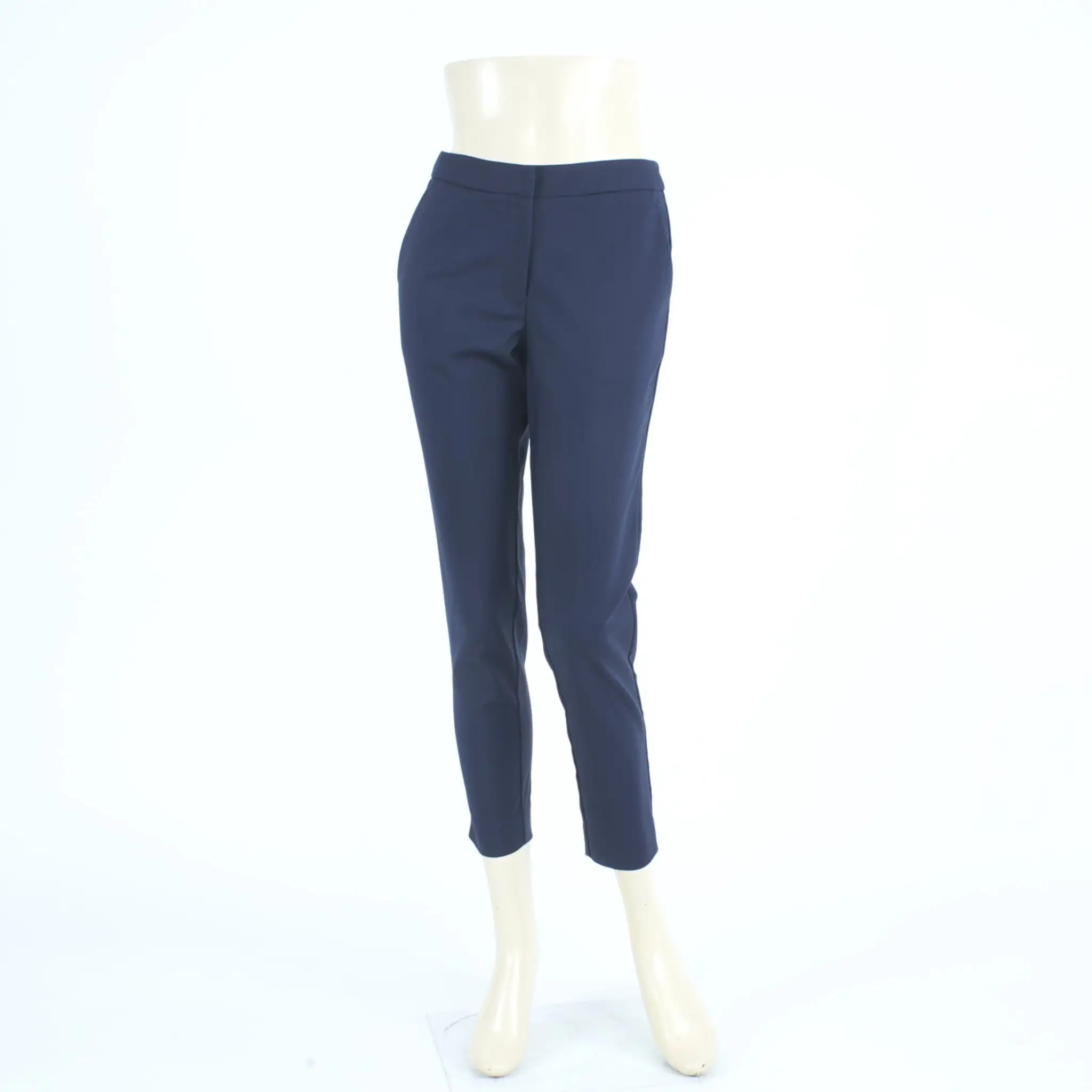 กางเกงทรง Slim Fit ขายาว 9 ส่วน