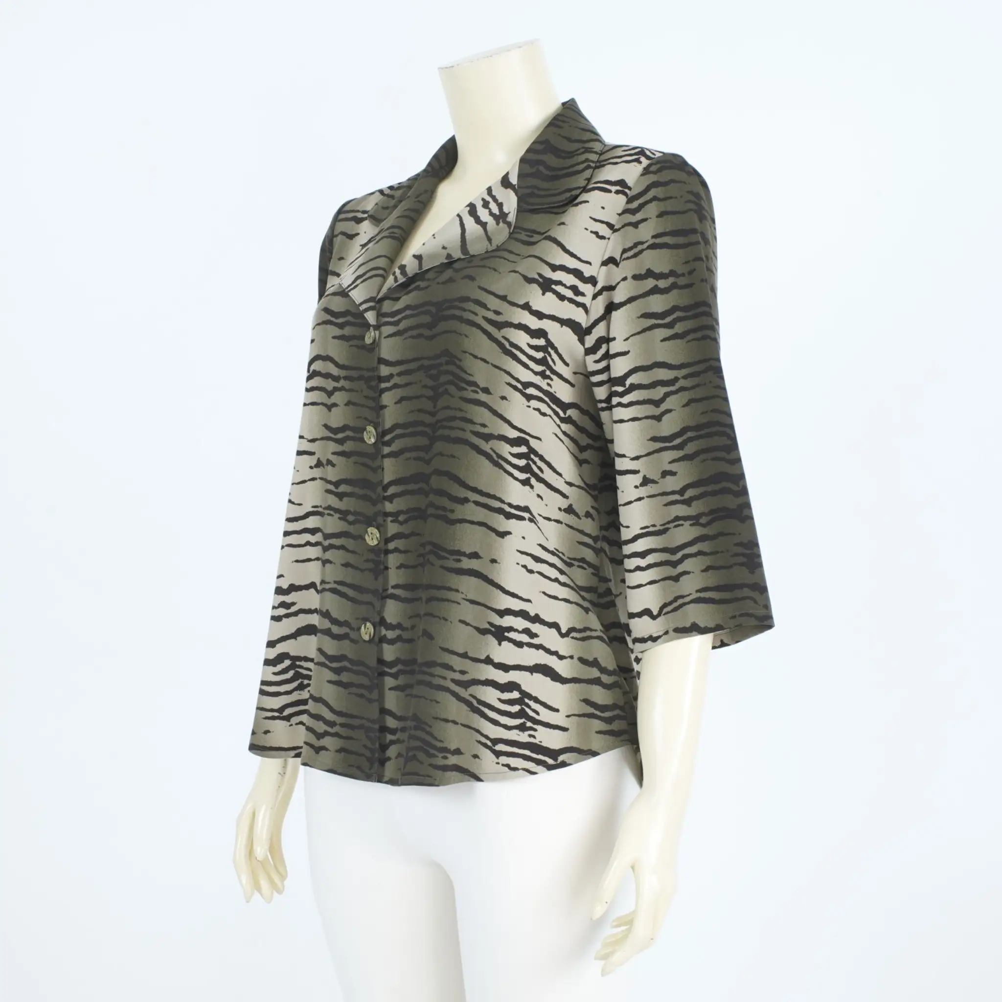 เสื้อคอปกฮาวายเทเลอร์ แขนกระบอก 4 ส่วน ผ้าลายม้าลาย - Image 2