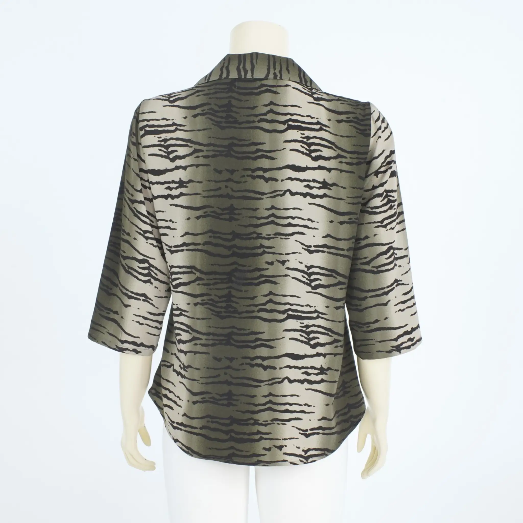เสื้อคอปกฮาวายเทเลอร์ แขนกระบอก 4 ส่วน ผ้าลายม้าลาย - Image 3