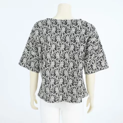 เสื้อคอวี แขนสั้นทรงปีกค้างคาว ผ้ายืดแฟนซีลายดอกไม้ - Image 3