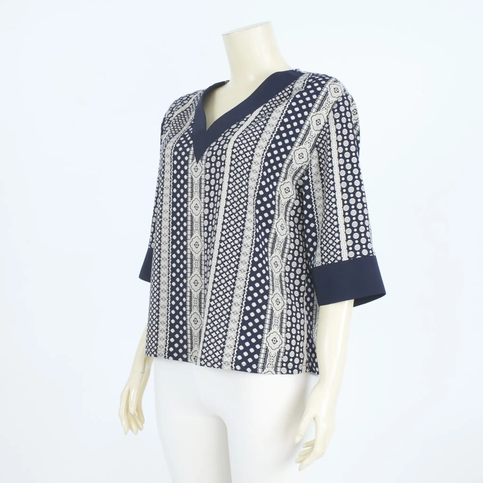 เสื้อคอวี แขนกระบอก 3 ส่วน ผ้าพีชสกินลายทาง - Image 2