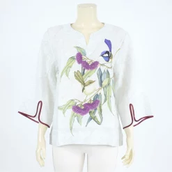 เสื้อคอกลมผ่าคอวี แขน 4 ส่วน ผ่าแต่งขอบปลายแขน ผ้าลินินลายนกและดอกไม้