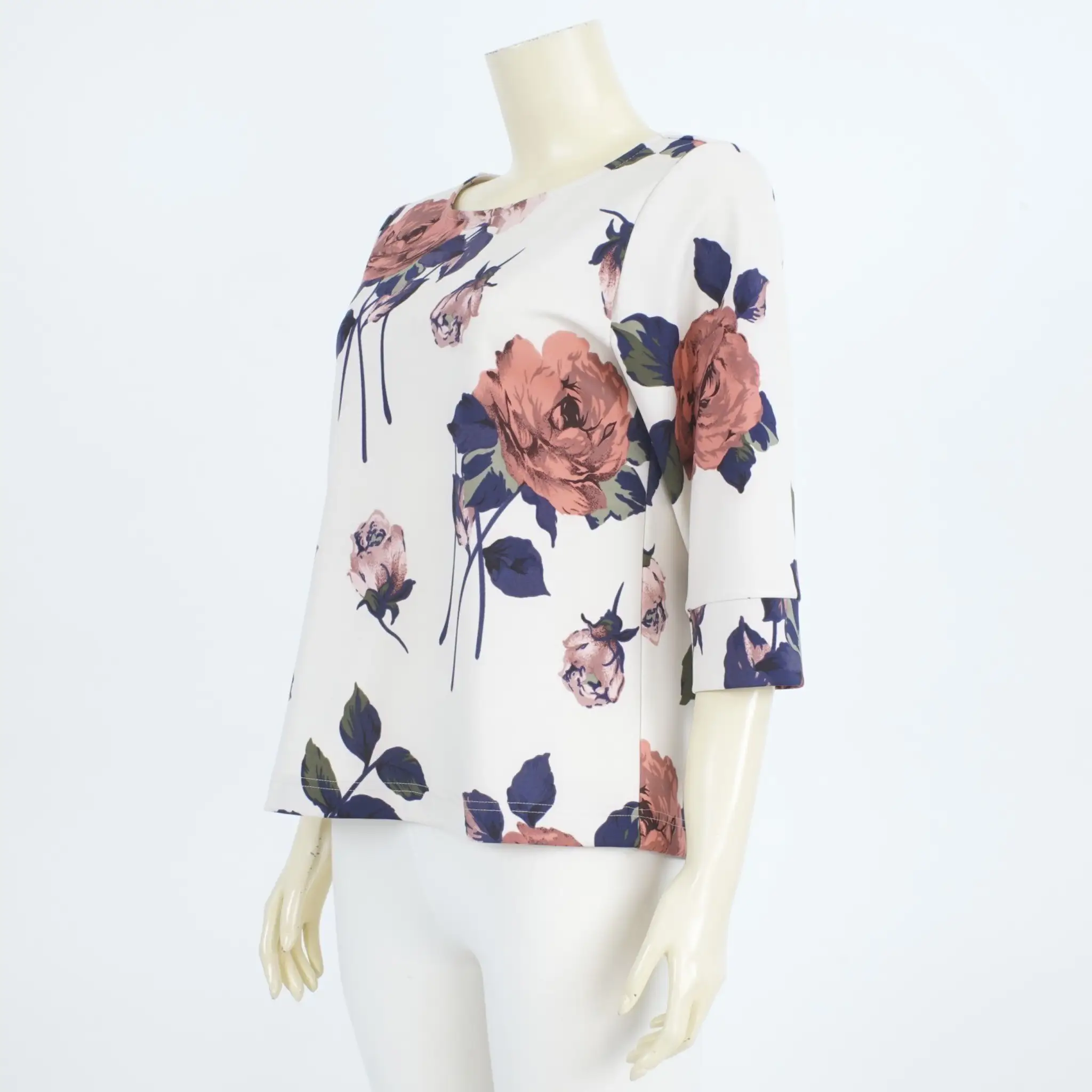 เสื้อคอปาด แขนกระบอก 3 ส่วนผ้าลายดอกกุหลาบ - Image 3