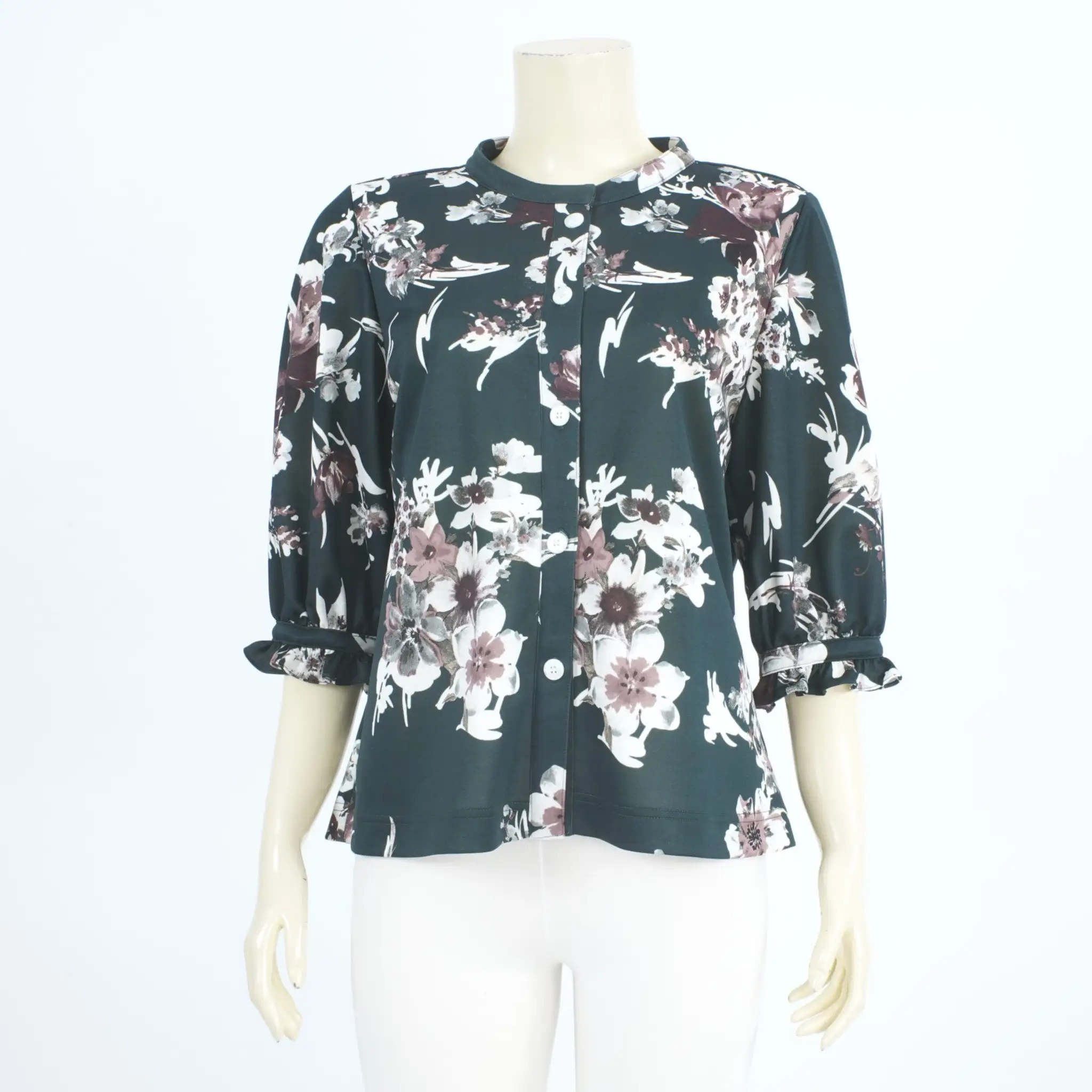 เสื้อคอตั้ง แขน 3 ส่วนปลายแขนระบายผ้าลายดอกชงโค