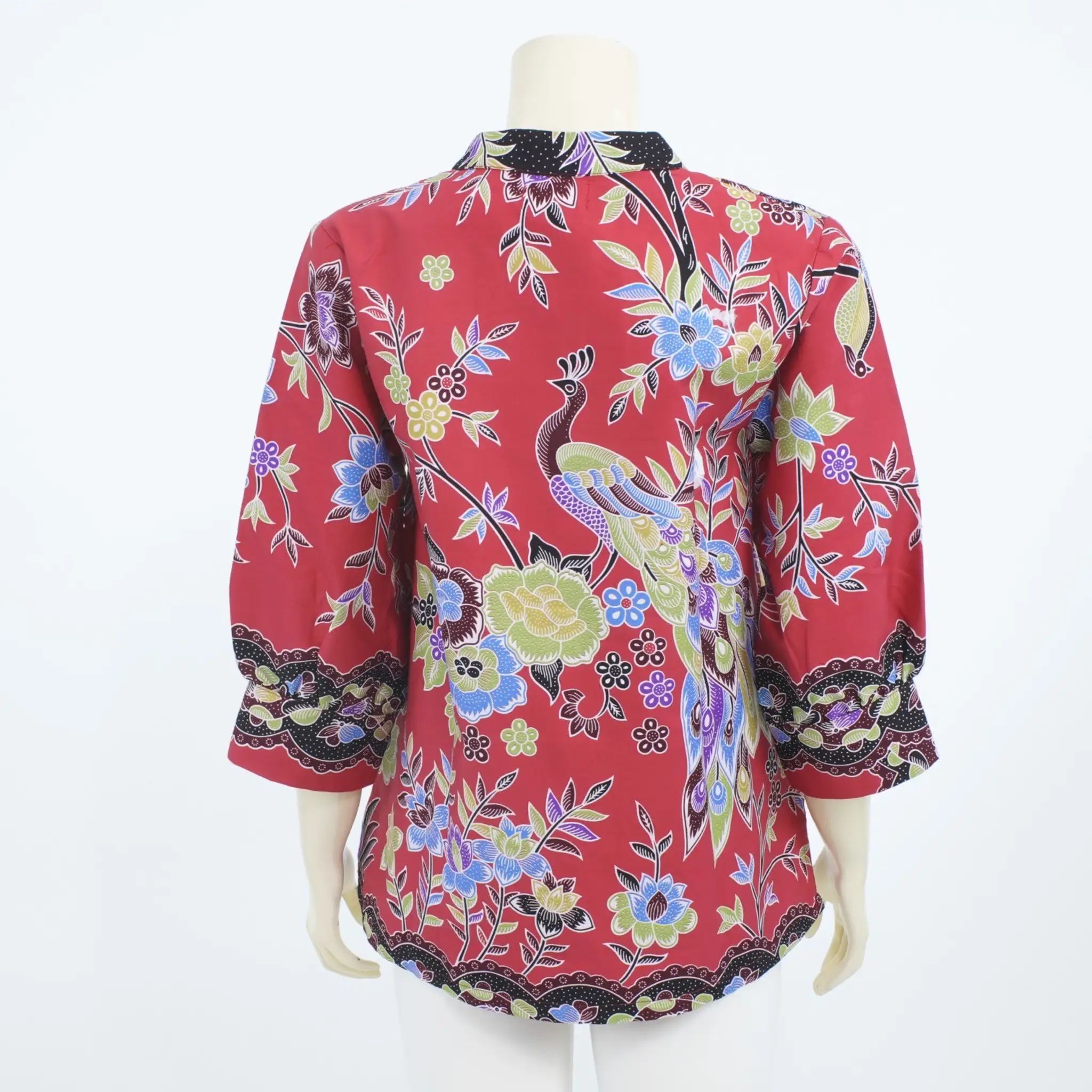 เสื้อคอจีน แขนกระบอก 4 ส่วน ผ้าปาเต๊ะลายนกยูง และดอกไม้ - Image 5