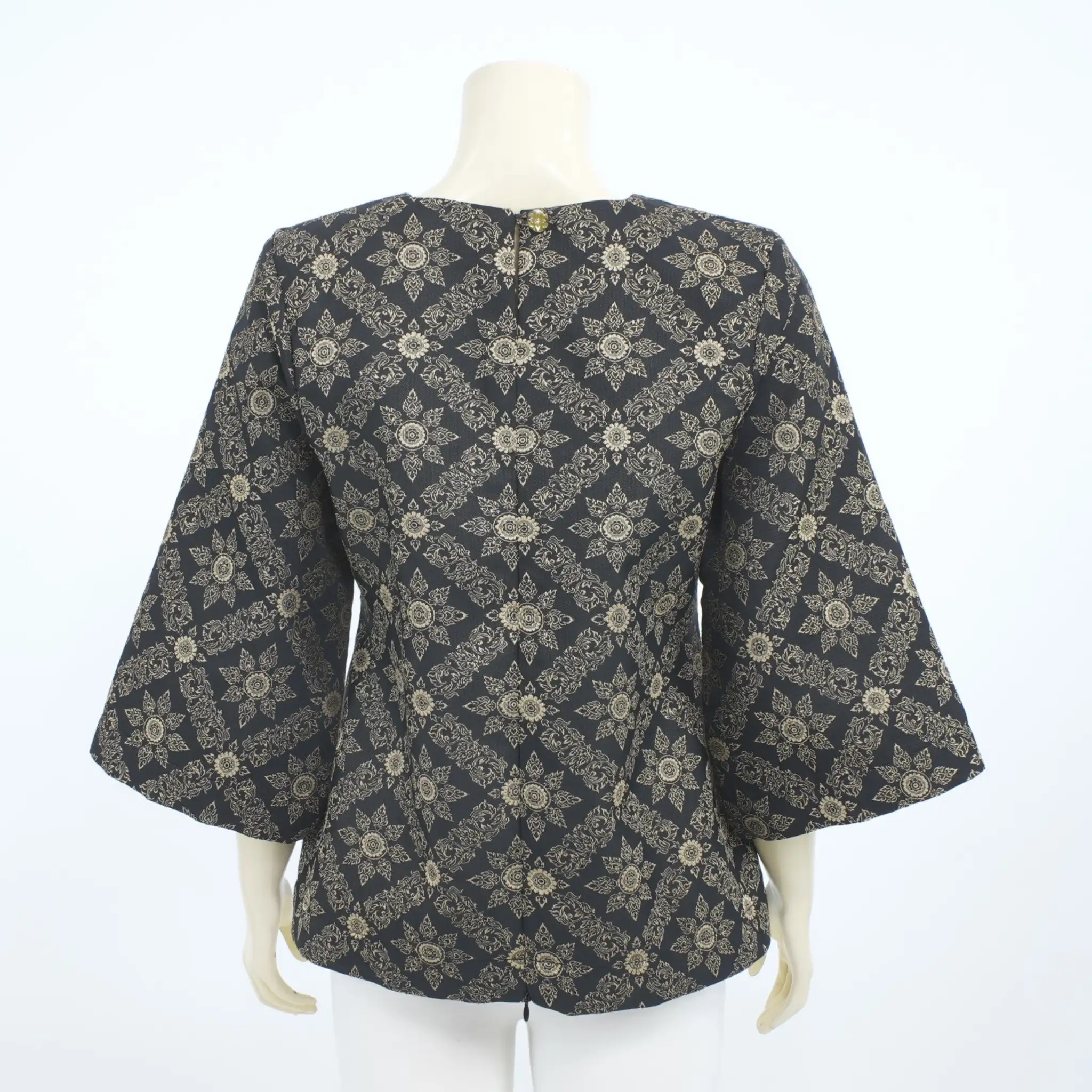 เสื้อคอกลม แขนบาน ยาว 4 ส่วน ผ้าปาเต๊ะทอลายกนก - Image 3