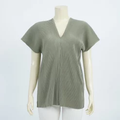 เซตเสื้อคอกลม และเสื้อคอวี  ผ้าอัดพลีทสีพื้น 2 ตัว (สงวนสิทธิ์ในการเลือก) - Image 9