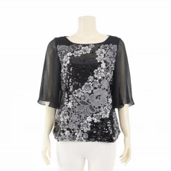 เสื้อคอกลม แขนระบาย 3 ส่วน แต่งเลื่อมและลายปัก