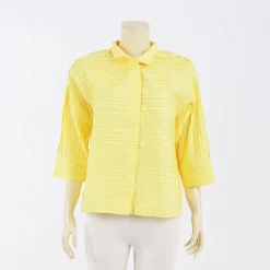 เสื้อคอตั้ง แขน 4 ส่วน ตีเกล็ดแนวขวางสลับขนาด