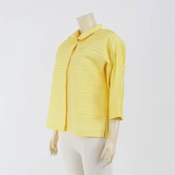 เสื้อคอตั้ง แขน 4 ส่วน ตีเกล็ดแนวขวางสลับขนาด - Image 2
