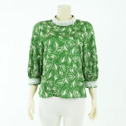 เสื้อคอตั้ง แต่งเทปลูกไม้แขนพอง 4 ส่วนผ้าลายใบไม้