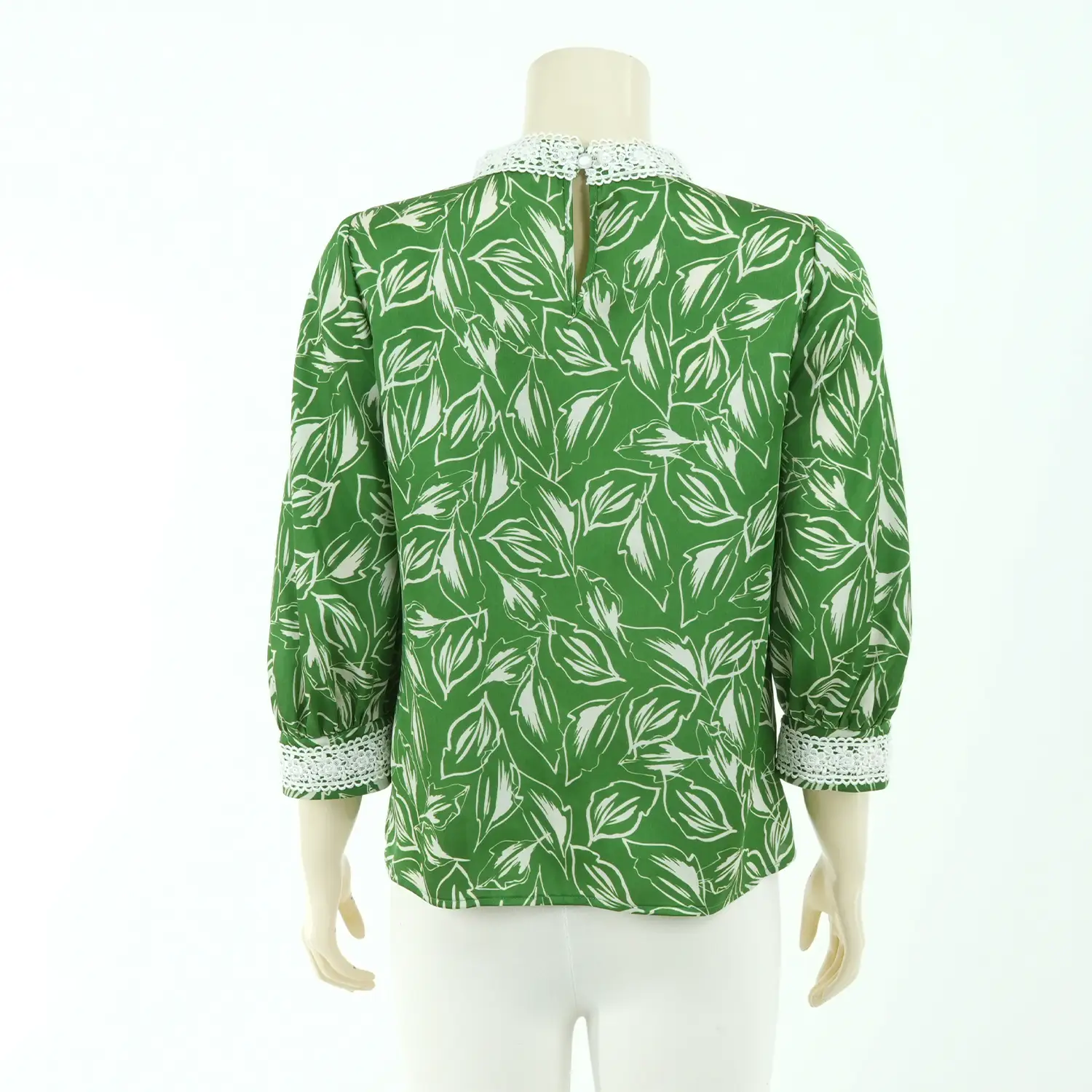 เสื้อคอตั้ง แต่งเทปลูกไม้แขนพอง 4 ส่วนผ้าลายใบไม้ - Image 3