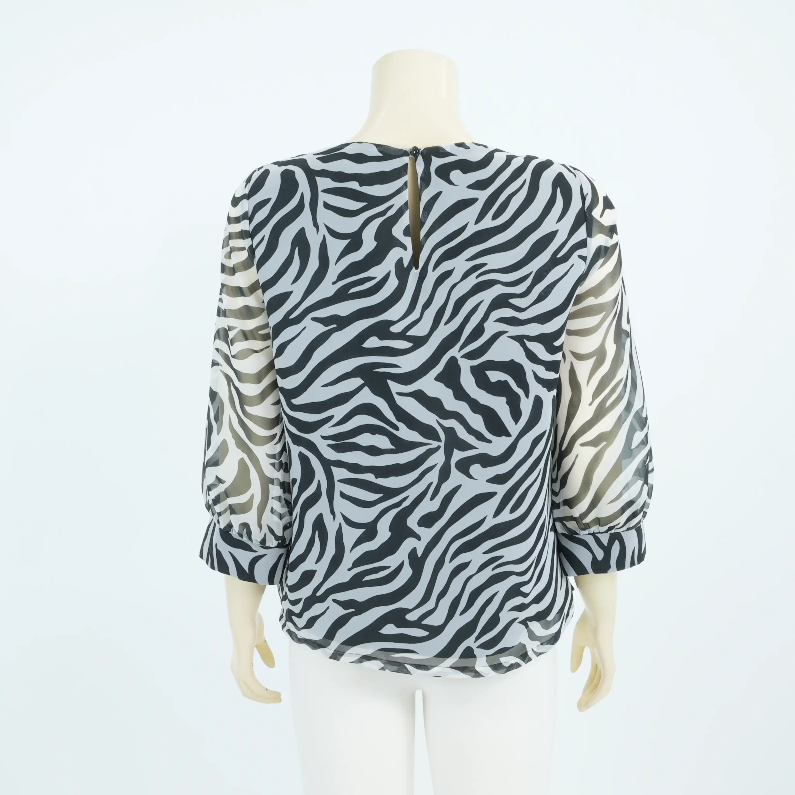 เสื้อคอปาดแต่งเทปลูกไม้แขนพอง 4 ส่วนผ้าลายซิกแซ็ก - Image 3