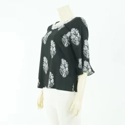 เสื้อคอกลม แต่งเทปลูกไม้แขนกระบอกปลายแขนระบายผ้าลายสไตล์วินเทจ - Image 3