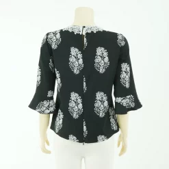 เสื้อคอกลม แต่งเทปลูกไม้แขนกระบอกปลายแขนระบายผ้าลายสไตล์วินเทจ - Image 2