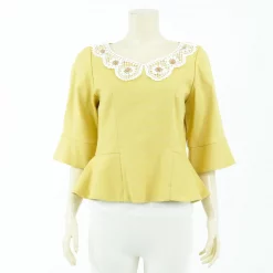 เสื้อคอรูปหัวใจ แต่งปกลูกไม้ แขนกระบอก 3 ส่วน
