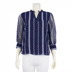 เสื้อคอตั้ง  ผ่าหน้ารูปตัววี  แขนพองยาว 4 ส่วน ผ้าชีฟองลายดอกไม้ - Image 3