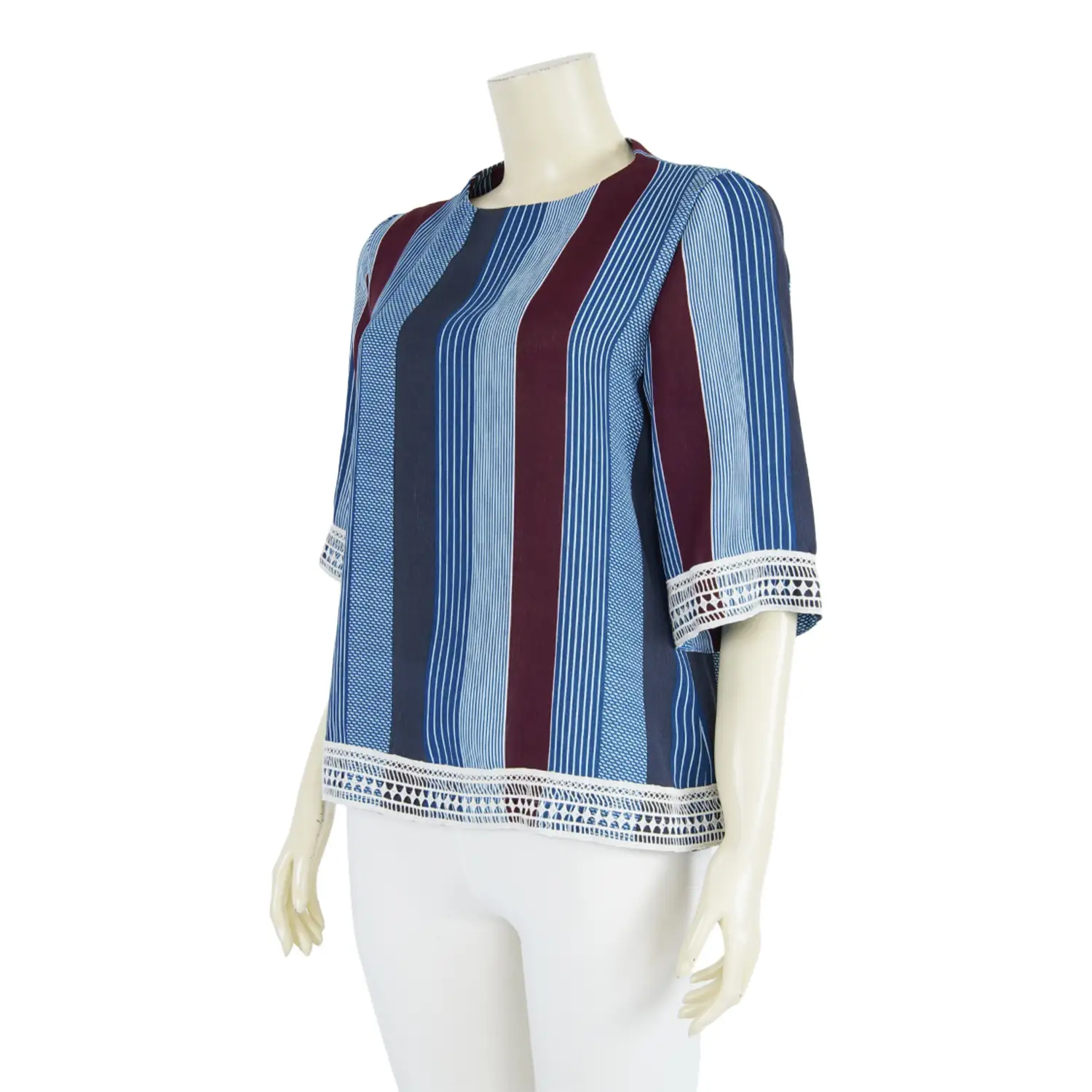 เสื้อคอกลม แขน 3 ส่วน ผ้าลายทาง แต่งเทปลูกไม้ - Image 2
