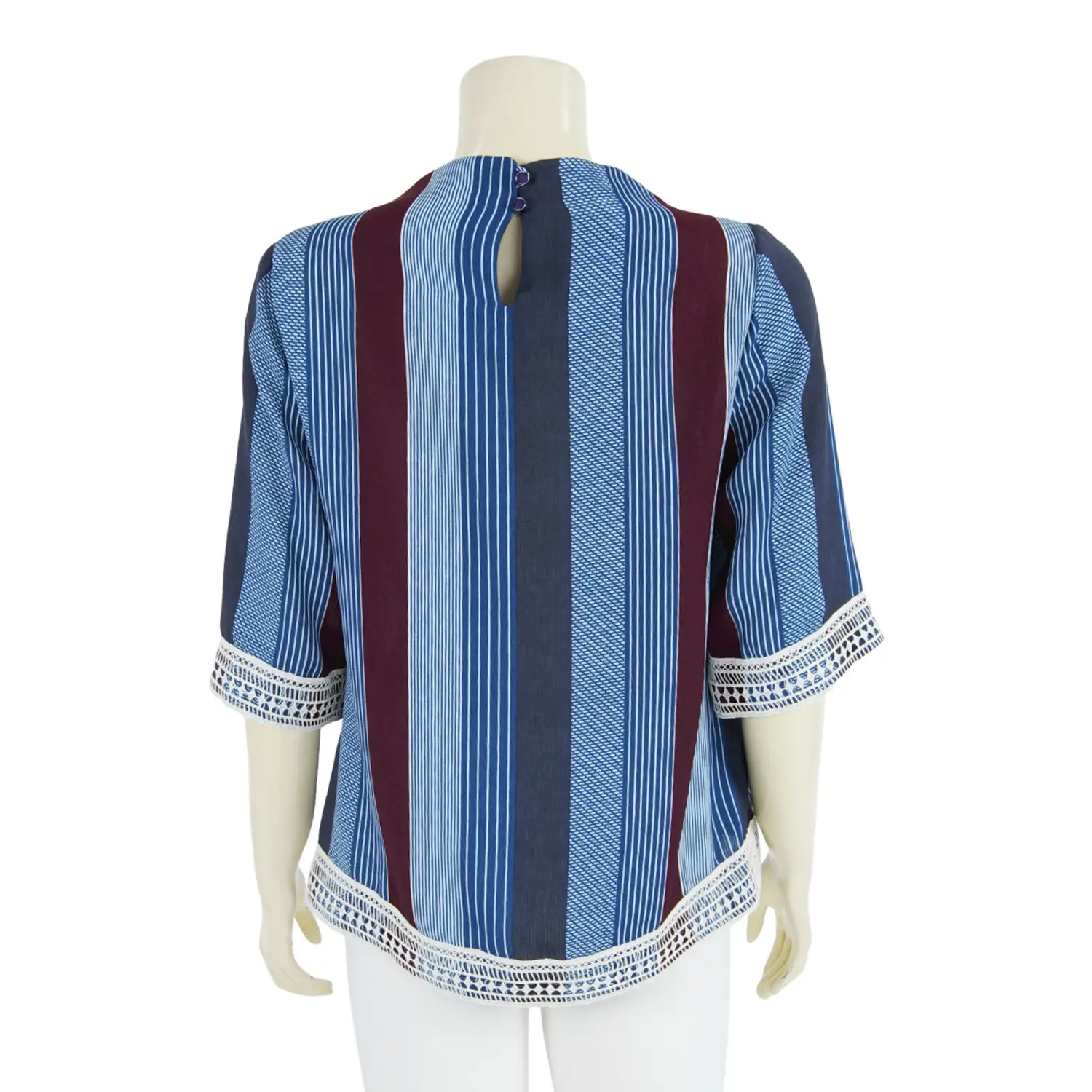 เสื้อคอกลม แขน 3 ส่วน ผ้าลายทาง แต่งเทปลูกไม้ - Image 3