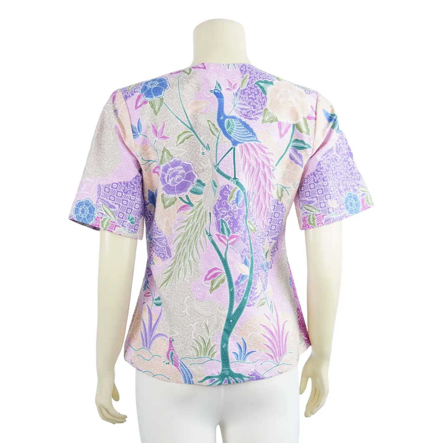 เสื้อคอกลม ผ่าหน้า แขนสั้นทรงกระบอก ผ้าปาเต๊ะลายนกยูง - Image 3