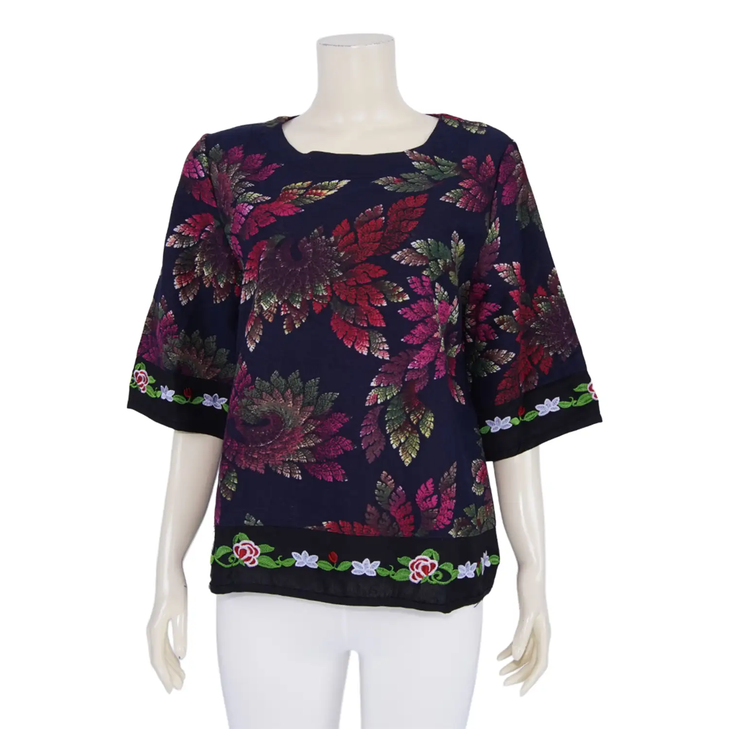 เสื้อคอกลม แขน 3 ส่วน แต่งผ้าปักลายดอกไม้ - Image 2