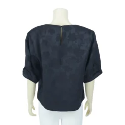 เสื้อคอปาด แขนสั้นทรงแขนพอง ผ้าแจ็คการด์ ลายดอกไม้ - Image 3
