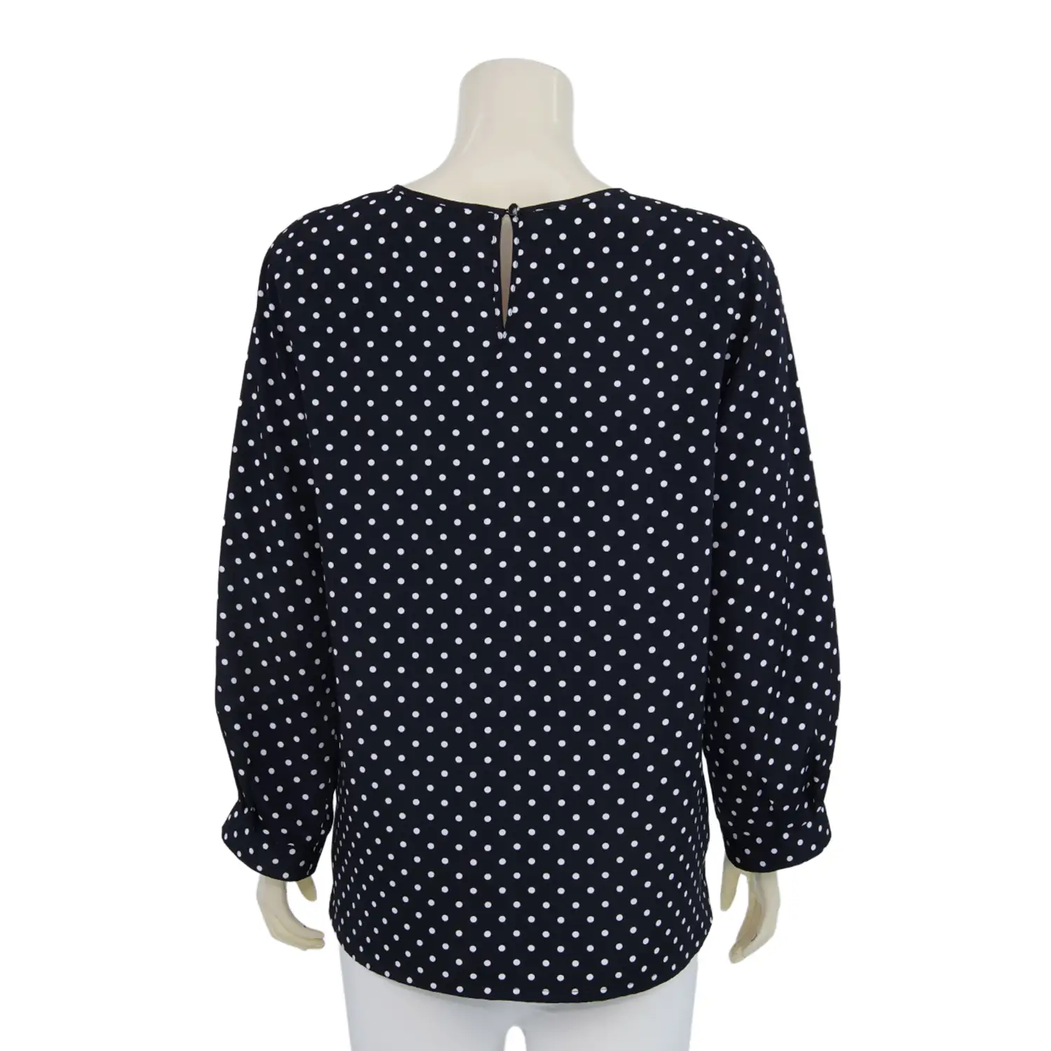 เสื้อคอกลม แต่งผ้าลูกไม้ แขนยาวทรงกระบอก ผ้าพีชสกินลายจุด - Image 3