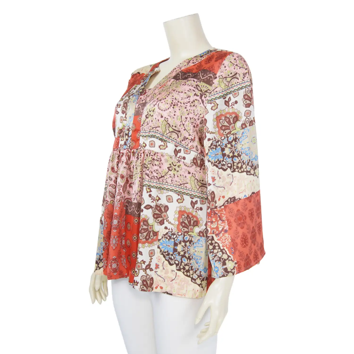 เสื้อคอกลม ผ่ารูปตัววี แขนบาน 5 ส่วน ผ้าซาติน ลายสไตล์แพทช์เวิร์ค - Image 2