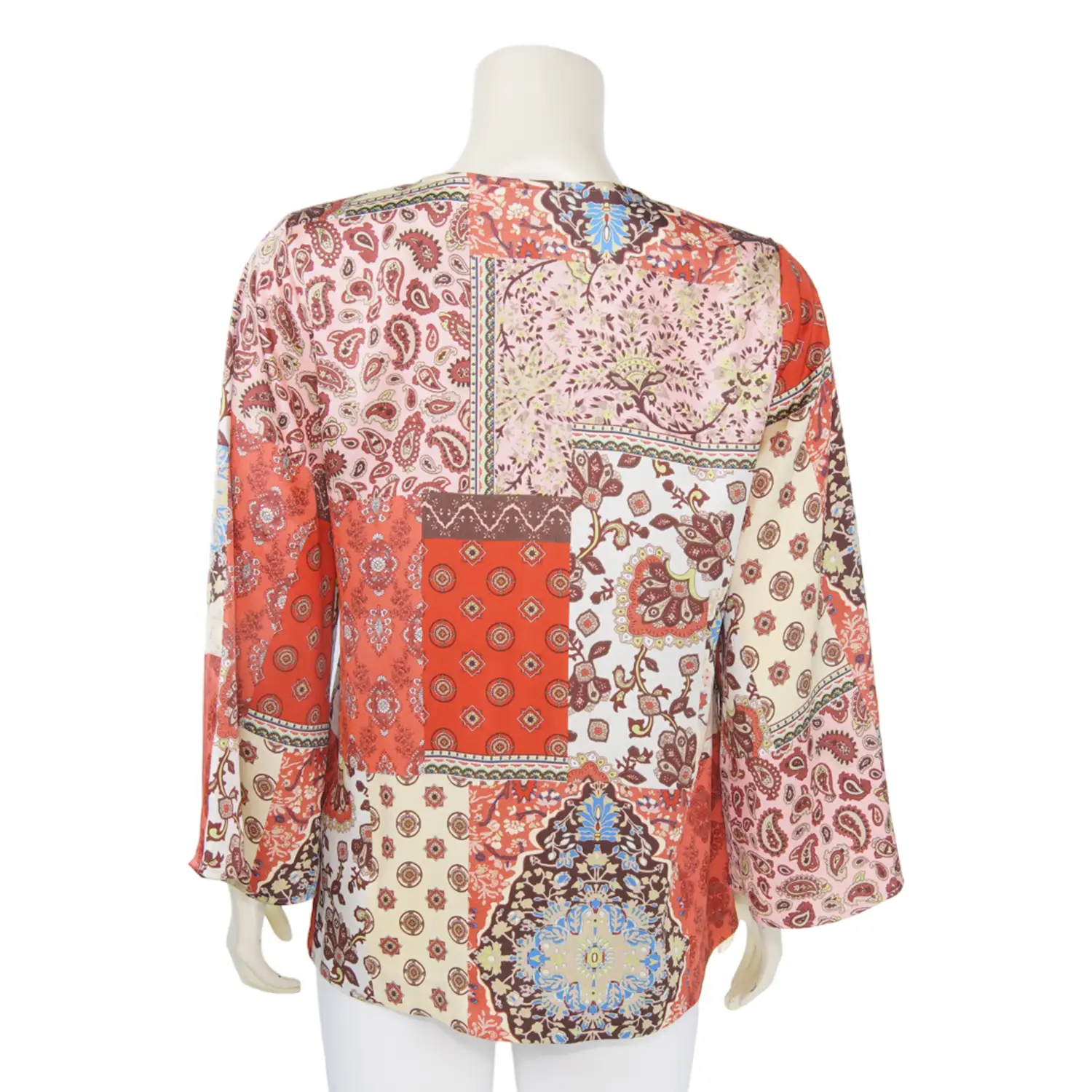 เสื้อคอกลม ผ่ารูปตัววี แขนบาน 5 ส่วน ผ้าซาติน ลายสไตล์แพทช์เวิร์ค - Image 3
