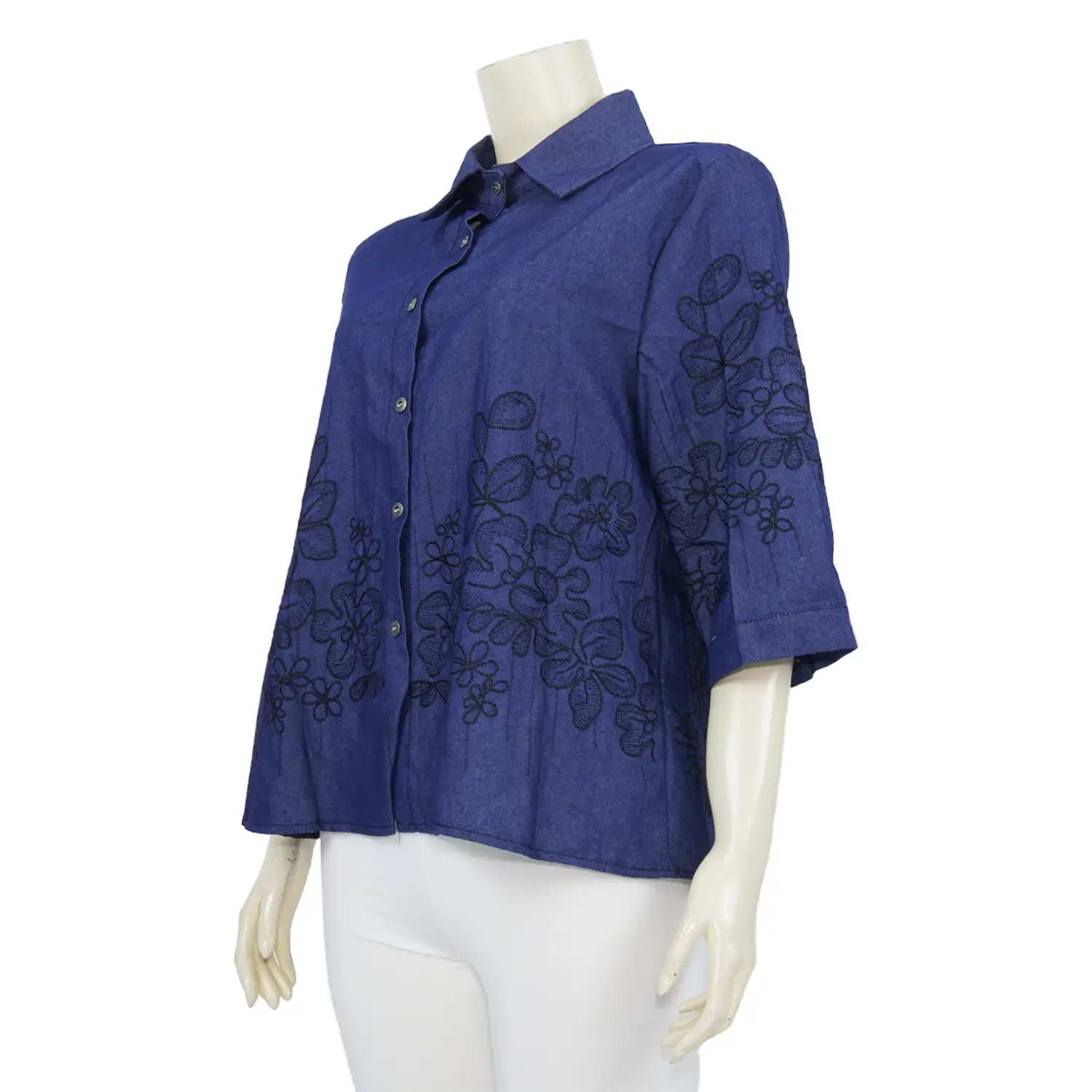 เสื้อเชิ้ต แขน 3 ส่วน ผ้ายีนส์ปักลายดอกไม้ - Image 2