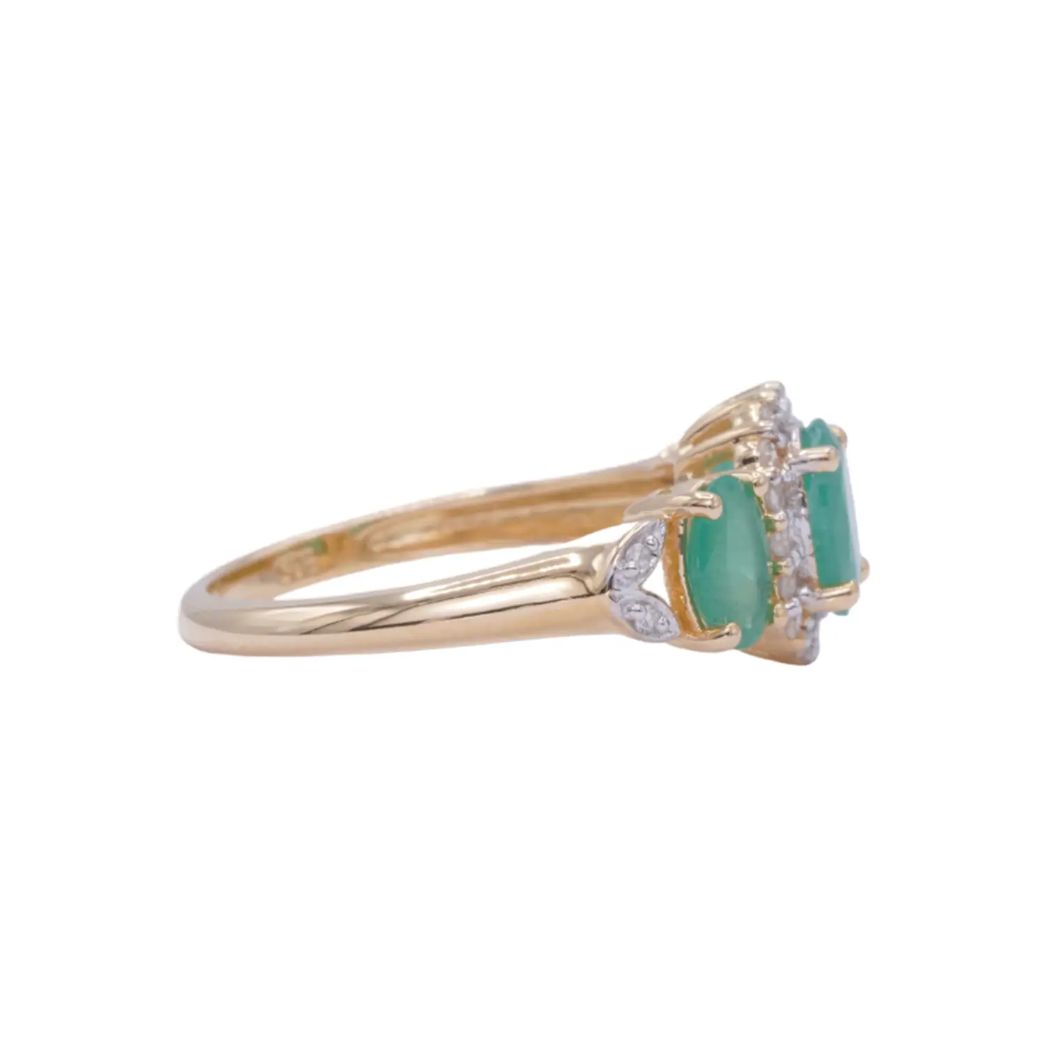 แหวนเงิน925 ชุบทอง10K ประดับมรกตและเพชรสีขาวดีไซน์ Trilogy Ring - Image 3