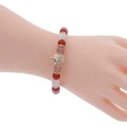 สร้อยข้อมือคาร์เนเลียน, มูนสโตน และสตรอว์เบอร์รี ควอตซ์ พร้อมส่วนตกแต่งท้าวเวสสุวรรณ เงิน925 ชุบทอง18K ประดับเซอร์คอนสีขาว - Image 3