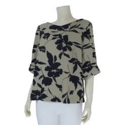 เสื้อคอวี ทรงปาด แขนกระบอก 3 ส่วน ผ้าป๊อปลินลายดอกไม้ - Image 2