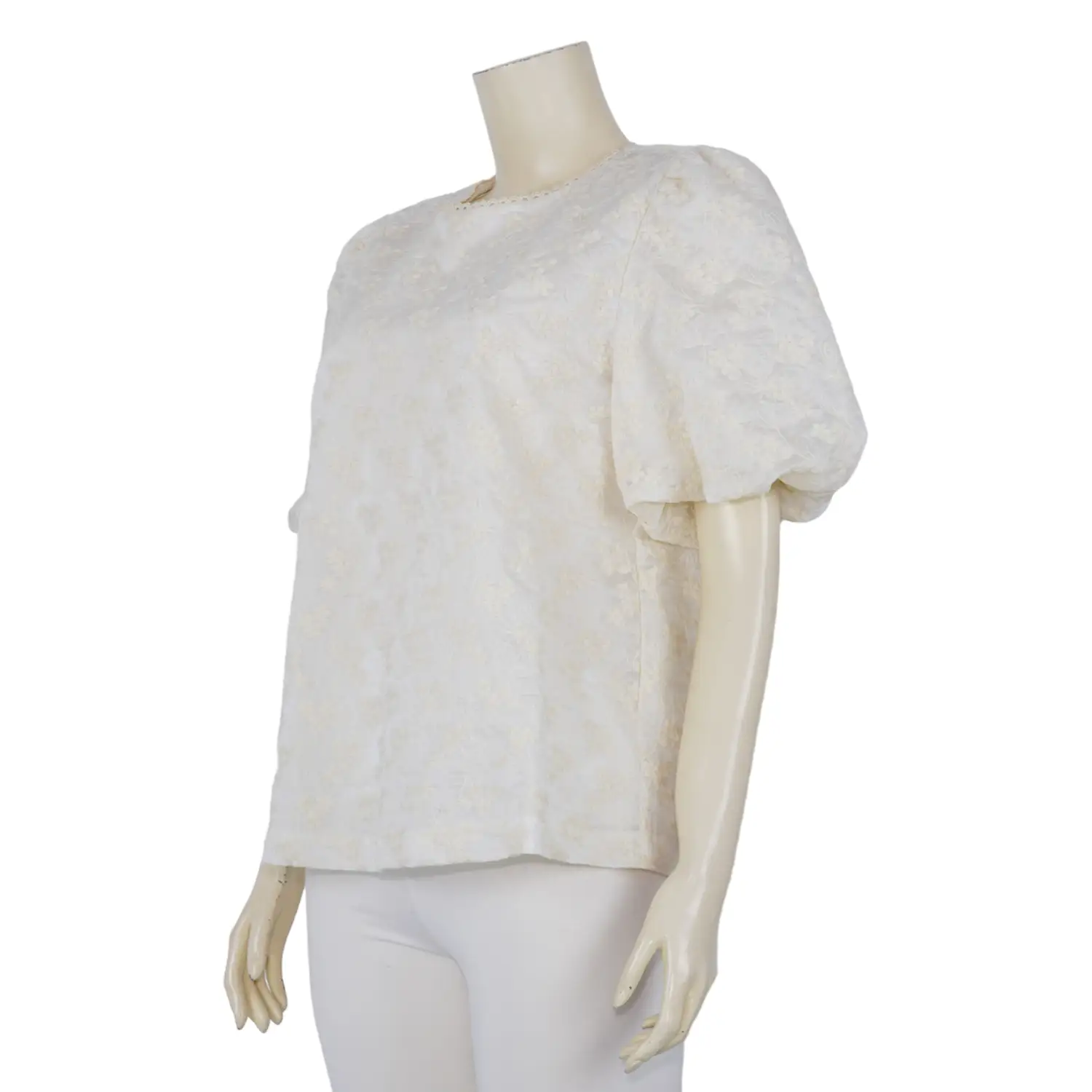 เสื้อคอกลม แขนสั้นทรงแขนพอง ผ้าปักลายดอกไม้ - Image 2