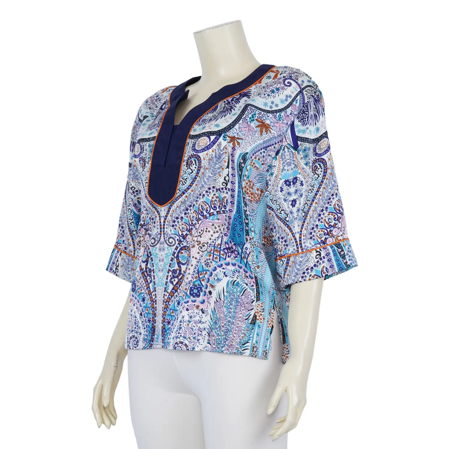 เสื้อคอกลม ผ่ารูปตัววี แขนกระบอก 4 ส่วน ผ้าซาตินลายสไตล์เพสลีย์ - Image 2