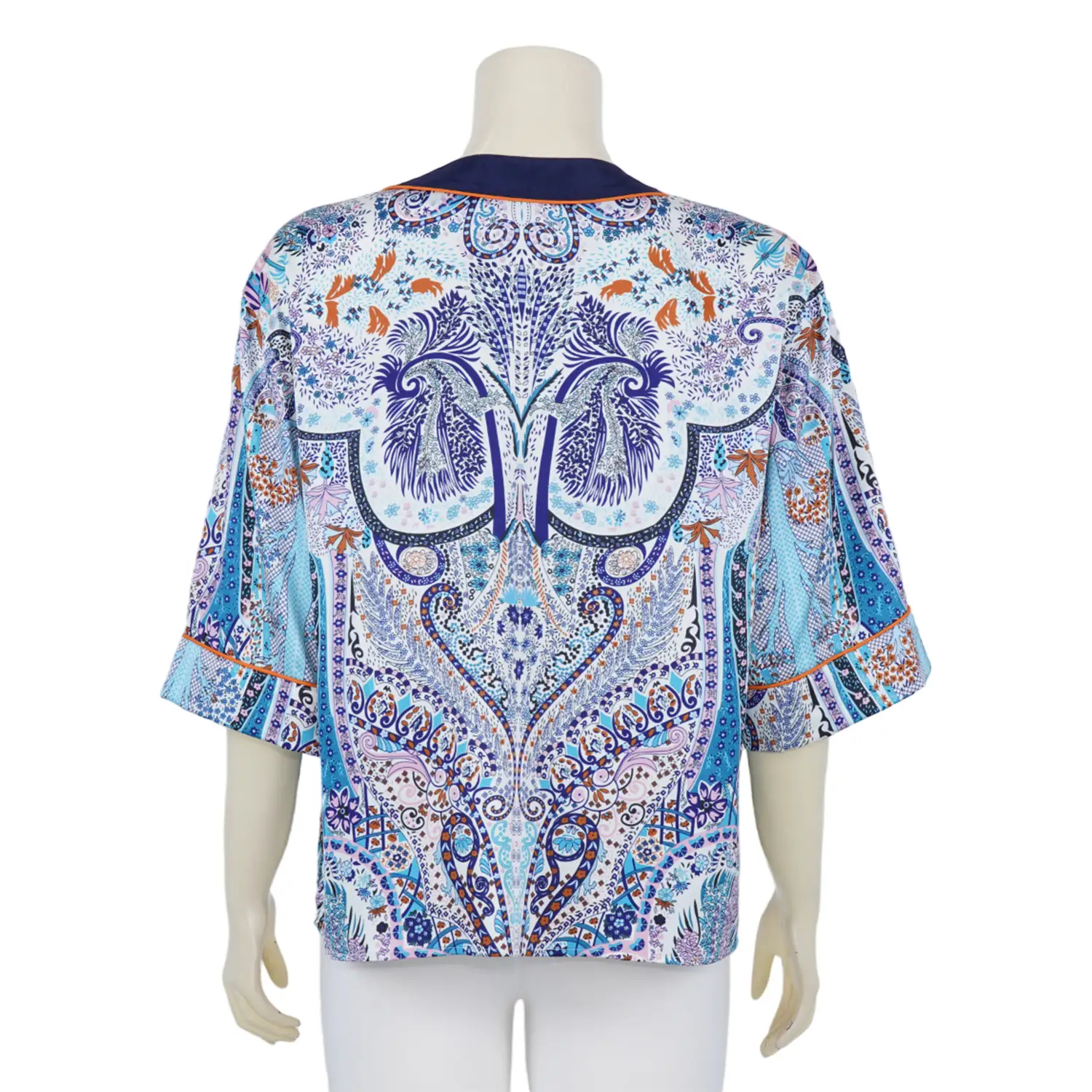 เสื้อคอกลม ผ่ารูปตัววี แขนกระบอก 4 ส่วน ผ้าซาตินลายสไตล์เพสลีย์ - Image 3