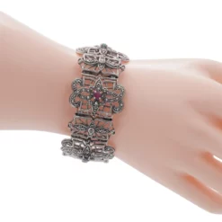 สร้อยข้อมือเงิน925 ประดับทับทิม ไพลิน มรกต และมาร์คาไซต์ ดีไซน์สลับลาย - Image 2
