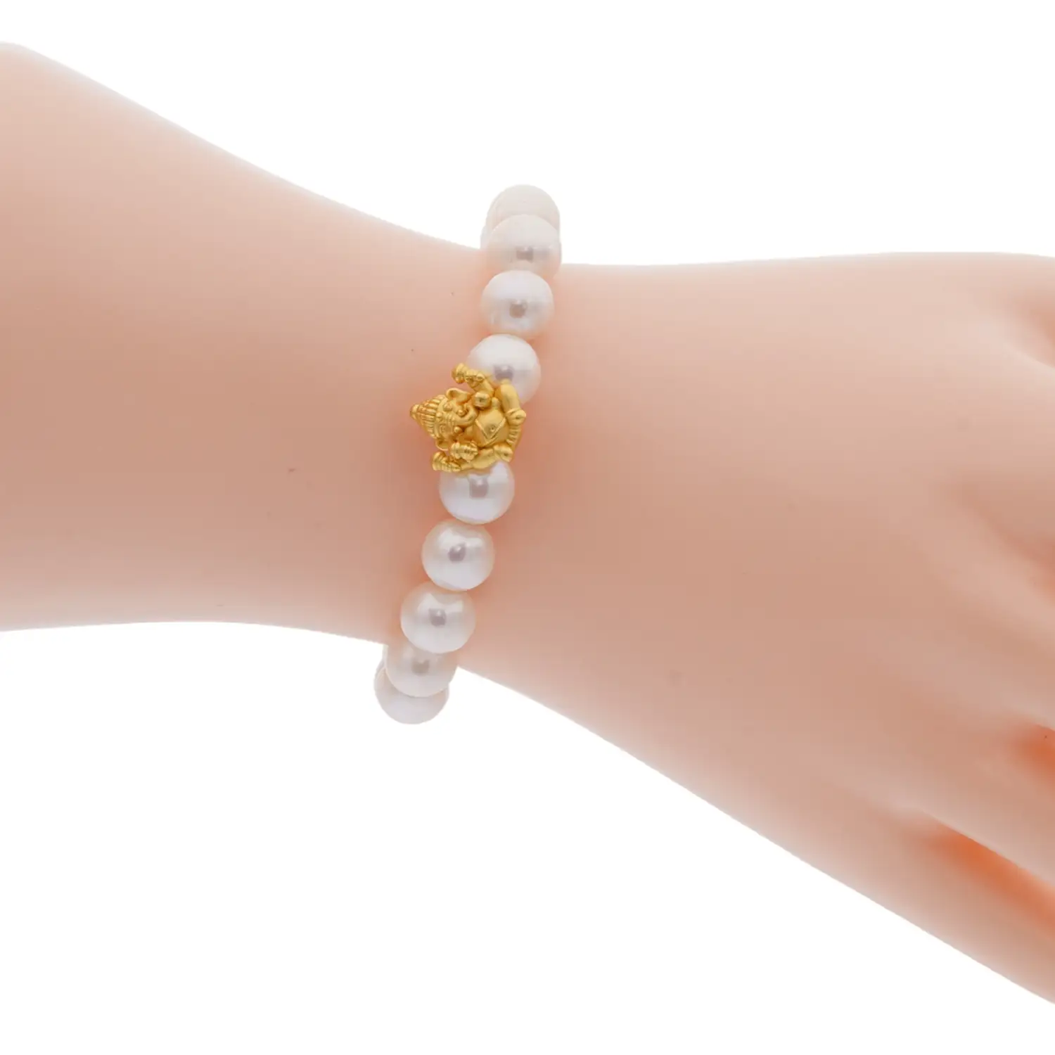 สร้อยข้อมือมุกน้ำจืด พร้อมชาร์มพระพิฆเนศ เงิน925 ชุบทอง18K - Image 2