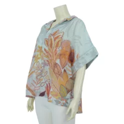 เสื้อคอปก ผ่าหน้าคอวี แขนสั้น ลายดอกไม้ - Image 2