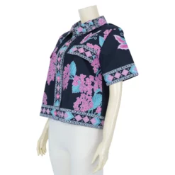 เสื้อเชิ้ตสตรี ดีไซน์แขนสั้น ผ้าปาเต๊ะลายผีเสื้อ และดอกไม้ - Image 2