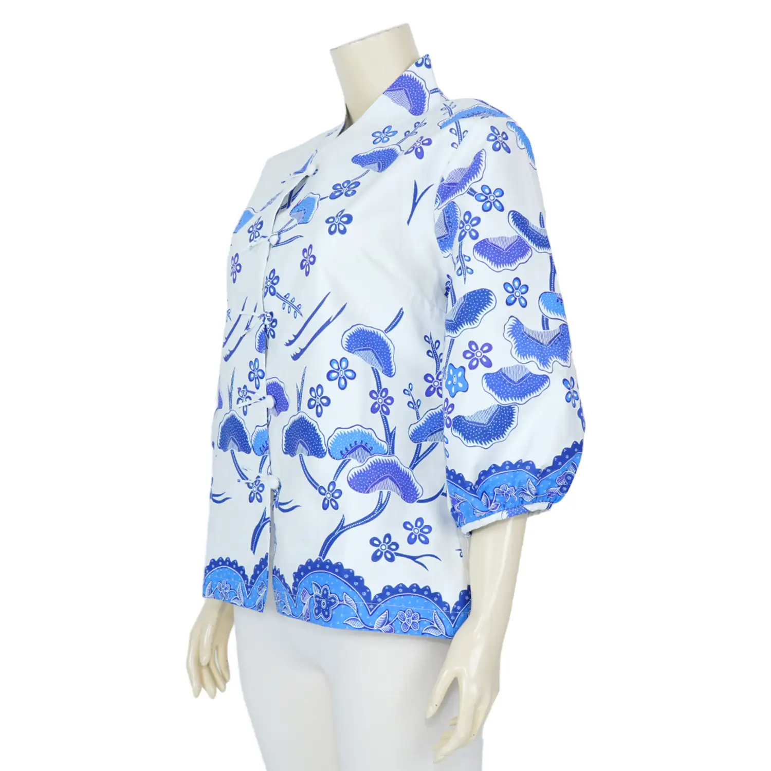 เสื้อคอวีทรงปีน แขน 4 ส่วน ผ้าปาเต๊ะ ลายกิงโก บาติก - Image 2