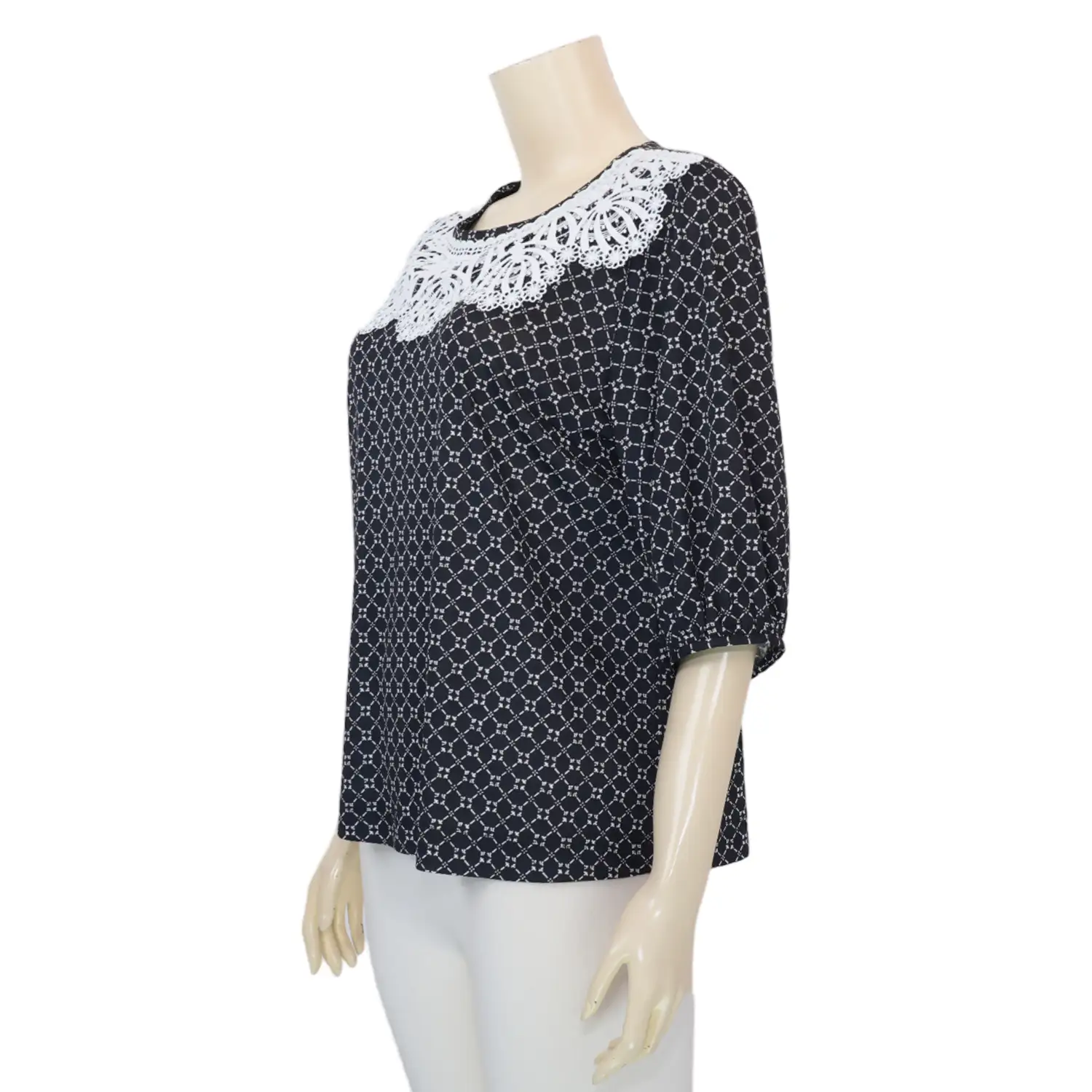 เสื้อสตรีคอกลม แขน 3 ส่วน แต่งผ้าลูกไม้สไตล์วินเทจ - Image 2