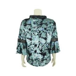 เสื้อสตรีคอตั้ง เจาะฐาน คอรูปตัววี แขน 4 ส่วน ตัดต่อปลายแขนกระดิ่ง ผ้าเบิร์นเอ้าท์ลายใบไม้ พิมพ์ลายดอกไม้ - Image 5