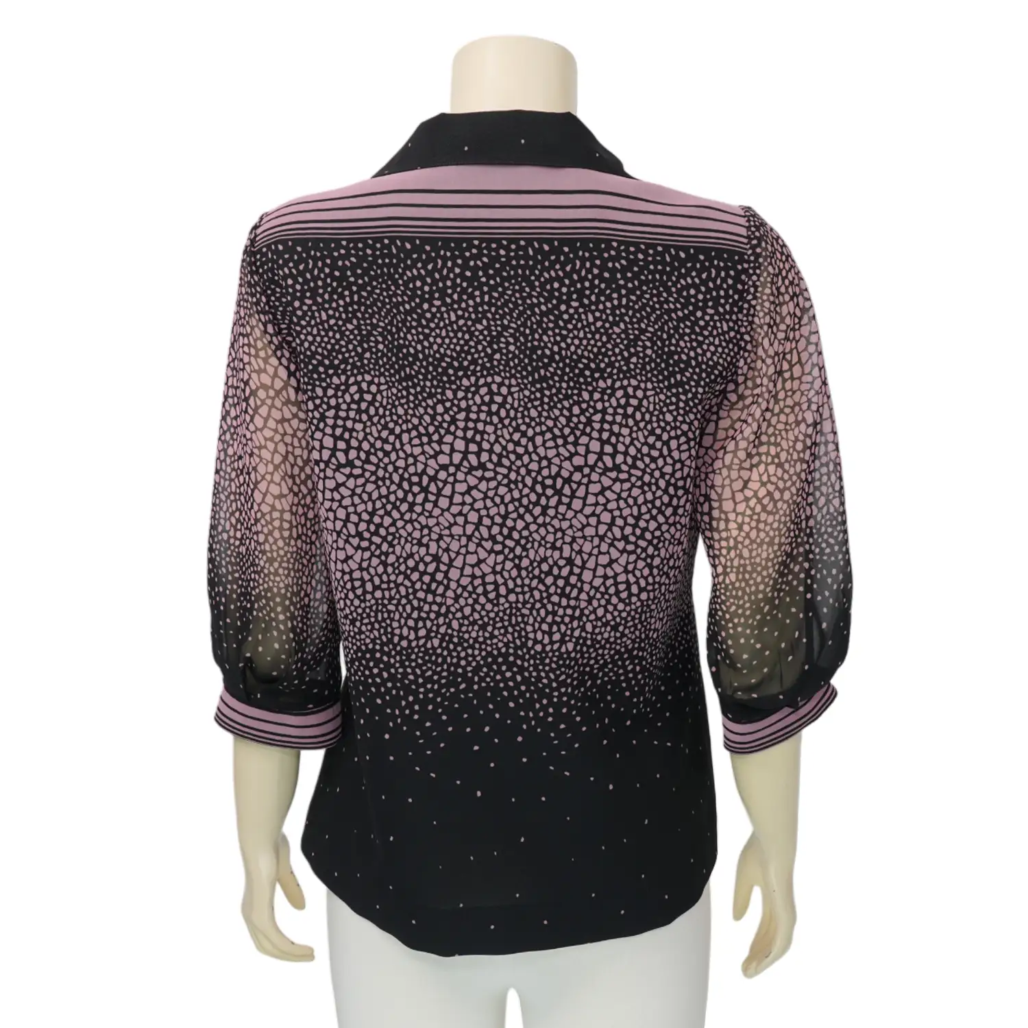 มิกิโกะ เสื้อเชิ้ตแขน 3 ส่วน ผ้าชีฟองโทนสีดำ พิมพ์ลายกระ - Image 3